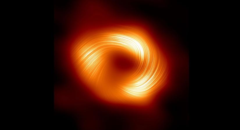 Különleges fotó készült a galaxisunk szupermasszív fekete lyukát körülvevő mágneses mezőről