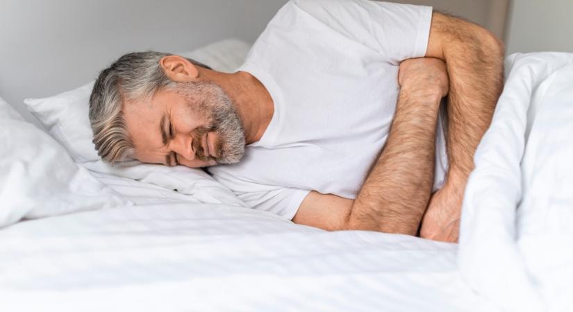 Hasfájás vagy gyomorfájdalom gyötri éjszaka? Ezek az okok állhatnak a háttérben