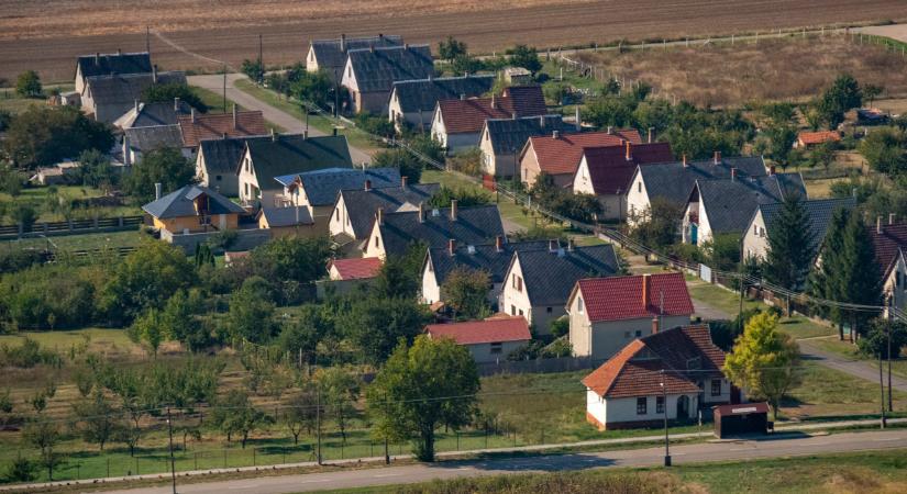 Szabályosan menekülnek ezekből városokból, falvakból a magyarok: a pénz sem tartja vissza őket