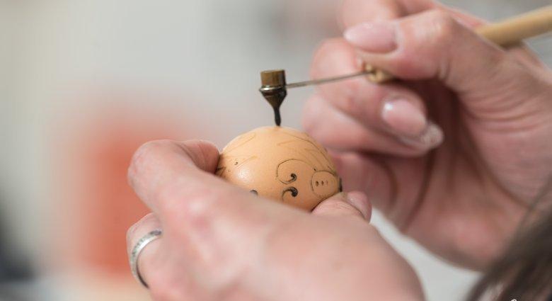 Maratoni tojásírásra készülnek Sepsiszentgyörgyön
