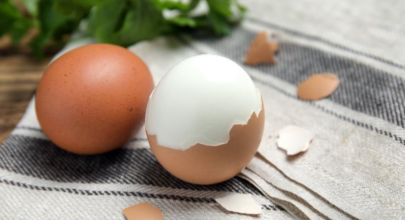 Tippek, hogy egyszerűbben menjen a főtt tojások megpucolása