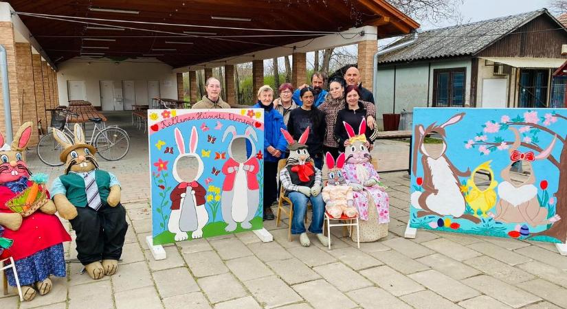 Húsvéti dekorációk várják a gyerekeket, a családokat