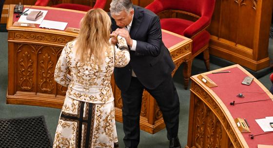 Az új kormányszóvivő erősen kezdett, rögtön egy Orbán idézettel