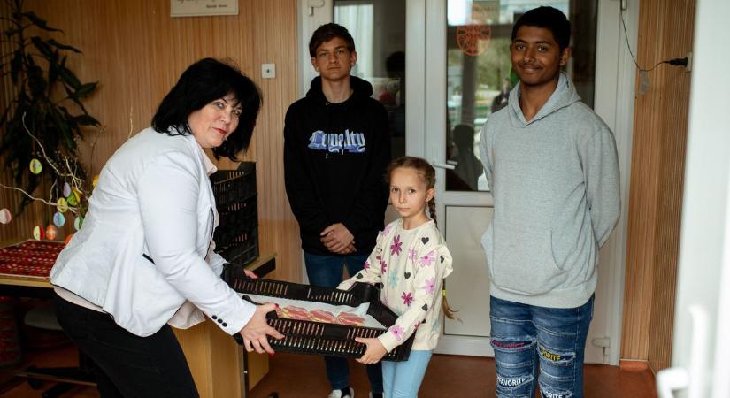 Süteményekkel lepték meg a gyermekotthon lakóit Nagykanizsán