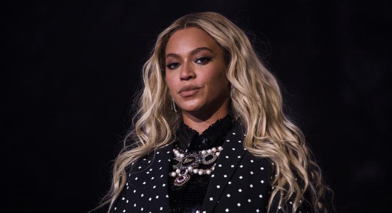 Beyoncé csak saját vécéülőkével turnézik, Tom Hardyra ránézni is tilos a forgatásokon