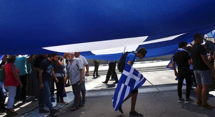 Túlélte a görög kormány a vasúti szerencsétlenség kapcsán tartott bizalmi szavazást