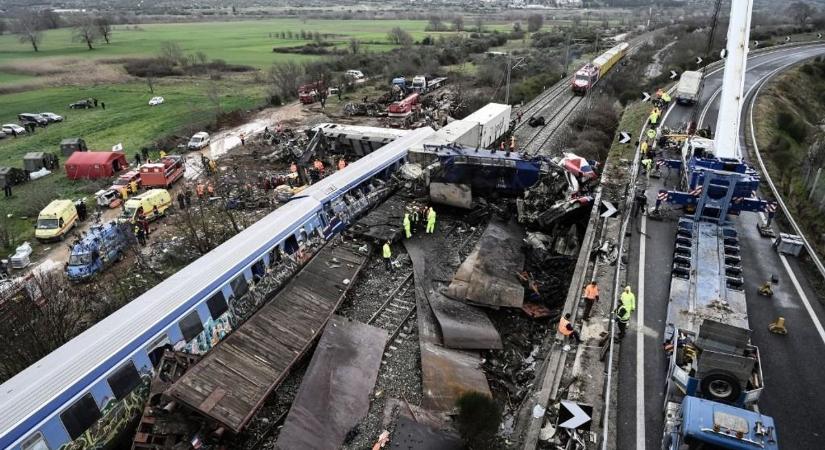 A görög kormány megúszta, de felelőse továbbra sincs a vasúti tragédiának