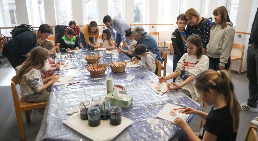 Húsvéti készülődés a szombathelyi Agora MSH-ban - Nyuszi-kalácsot sütöttek, buliztak Bing nyuszival