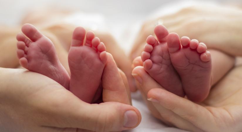 Összecseréltek két újszülött babát egy romániai kórházban