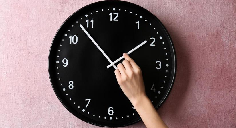 Vasárnap óraátállítás: egy órával kevesebbet alhatunk, de vajon van értelme?