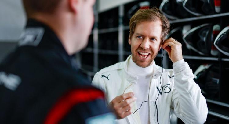 A Forma-1-be való visszatérés gondolatával kacérkodik Sebastian Vettel
