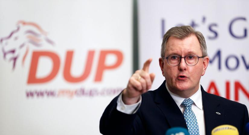 Szexuális zaklatásba bukott bele az észak-írországi politikus