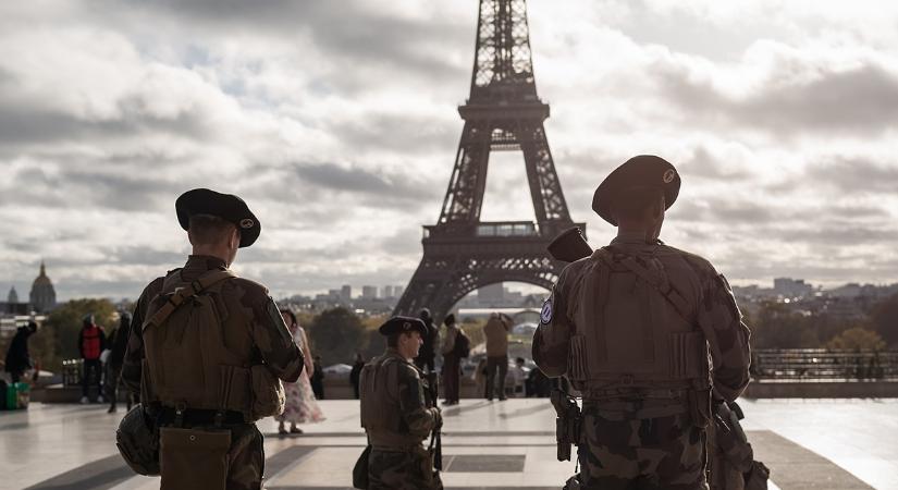 A terrorveszély miatt a franciákhoz vezényelnek több ezer katonát