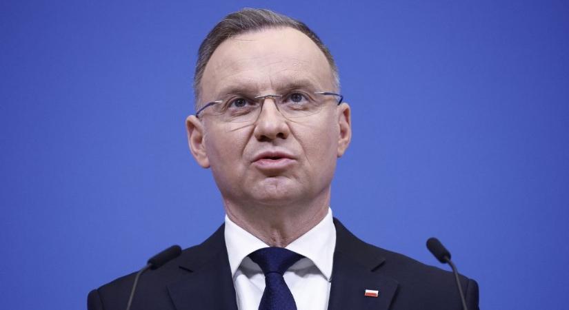 Megvétózta a lengyel elnök, hogy vény nélkül lehessen esemény utáni tablettát venni