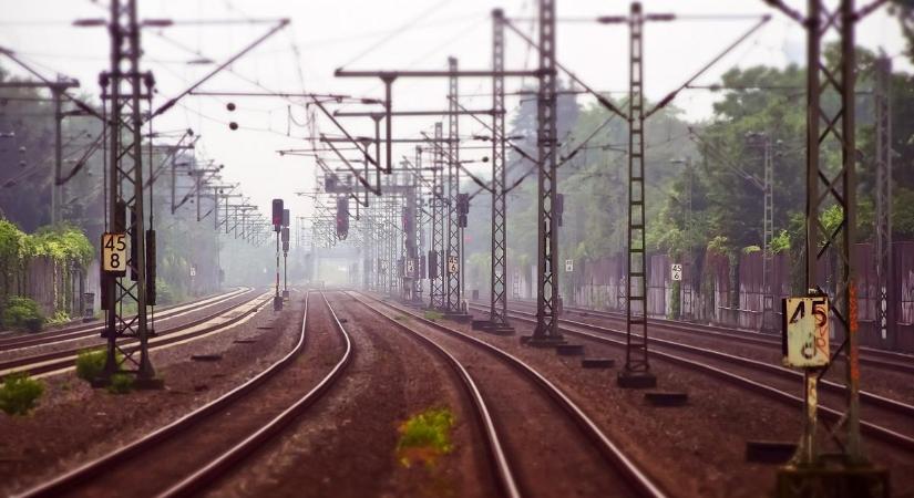 Tragédia: elgázolt egy embert a vonat Budaörsön