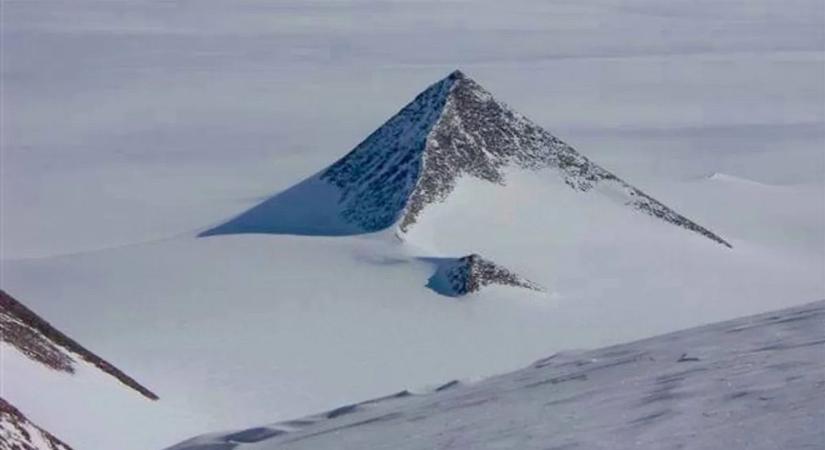 Hátborzongató felfedezés: hatalmas, szabályos piramist találtak az Antarktiszon