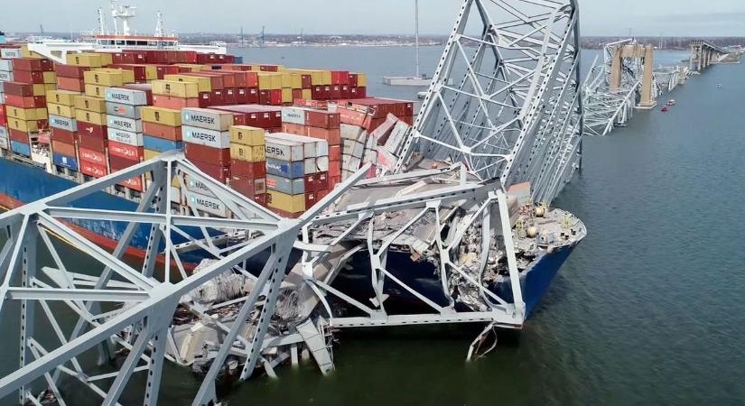 Óriási daru segédkezik a baltimore-i hídomlás helyszínén