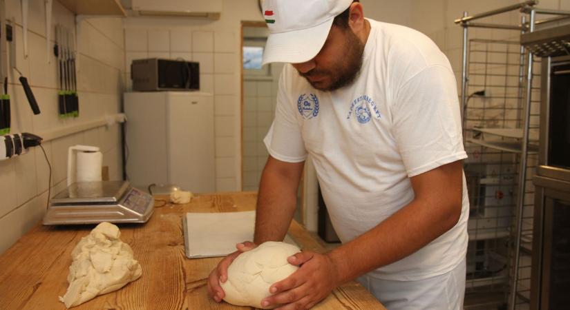 Ilyen a tökéletes húsvéti kalács - Galamb Alex, az ország kedvenc roma pékje árulja a titkát
