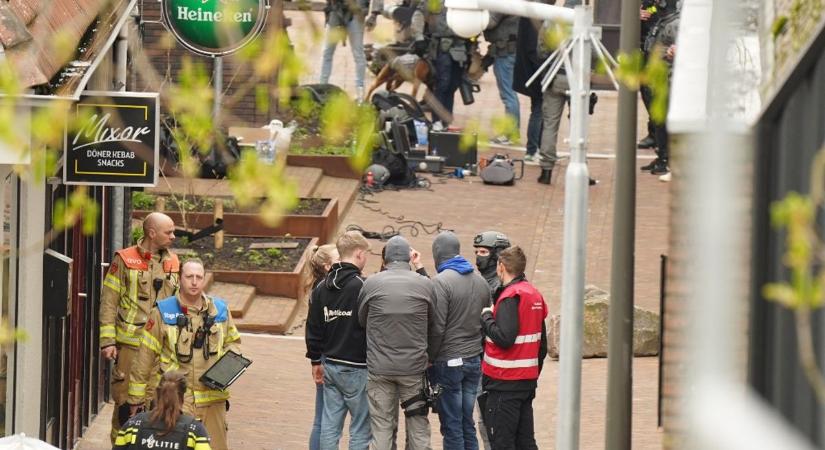 Túszejtés a hollandiai Ede városában, 150 lakásból evakuálták az embereket  videó