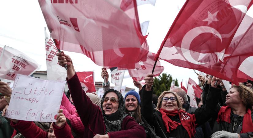 Isztambulban dől el vasárnap a török demokrácia sorsa