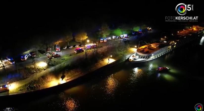Betonfalnak ütközött egy kirándulóhajó a Dunán, 17 sérült