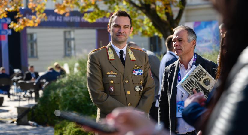 Orbán Viktor nemzetbiztonsági tanácsadójának munkatársaként folytatja Porkoláb Imre dandártábornok