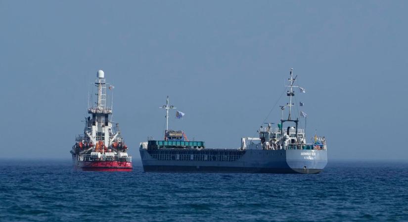 Több száz tonna élelmiszerrel elindult egy ciprusi kikötőből a Gázának szánt második segélyszállítmány – frissül