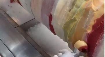 Fagylalt(kiszerelés?) – A nap videója
