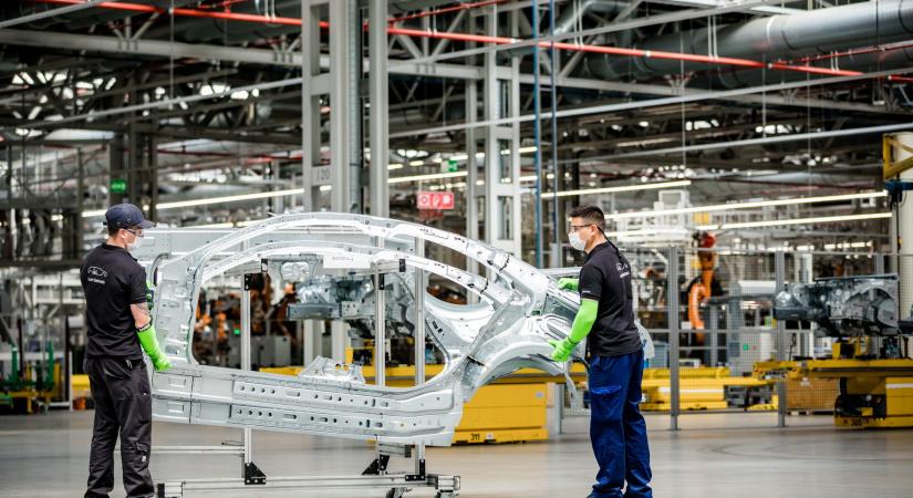 Bérfejlesztés a kecskeméti Mercedes-Benz gyár dolgozóinak