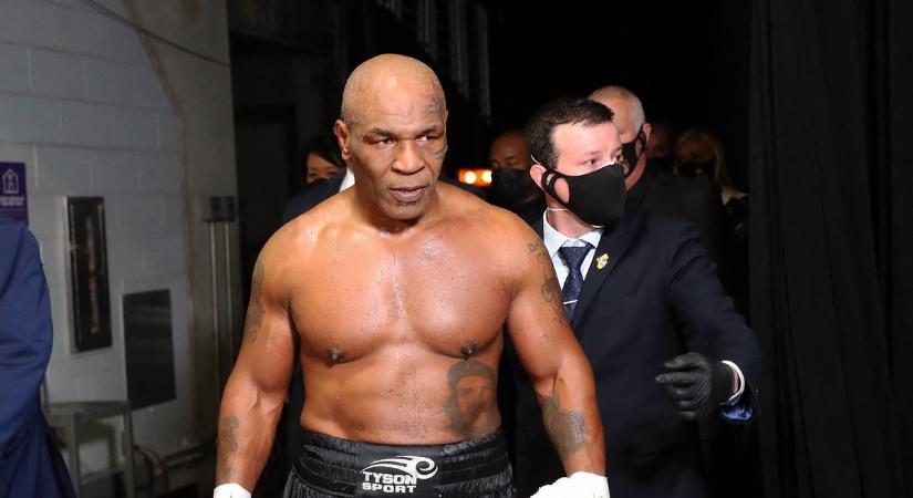 Őrület: leharapott fül alakú cukorkát dobott piacra Mike Tyson - fotó