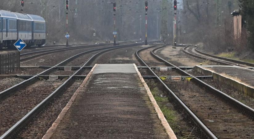 Súlyos vonatbaleset történt Budapesttől nem messze