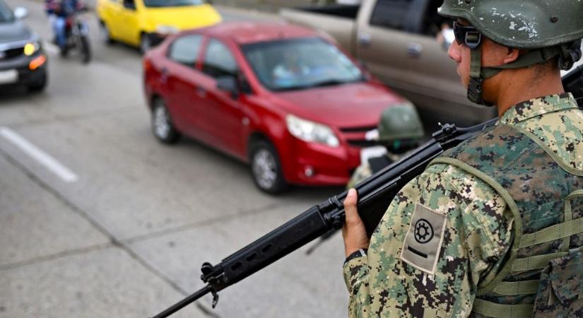 Katonát és civileket is öltek az Ecuadort rettegésben tartó fegyveres bandák
