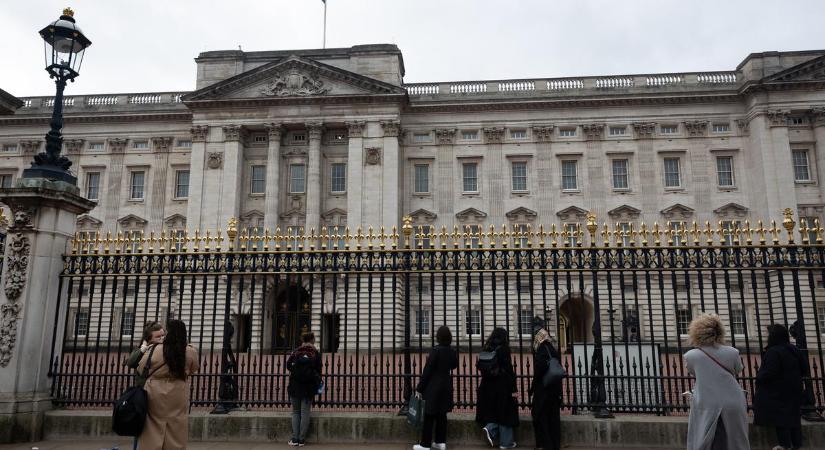 Robbanás történt a Buckingham-palotánál, lezárták a környéket: mutatjuk a részleteket