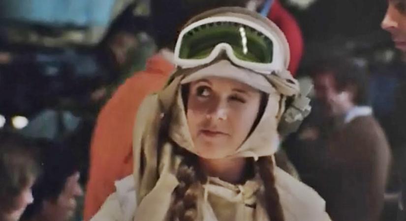 Sosem látott szívmelengető videó került elő Carrie Fisherről a Star Wars forgatásáról