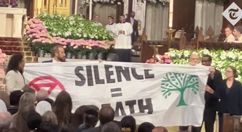 Palesztinpárti tüntetők már a katolikus misét is megzavarják