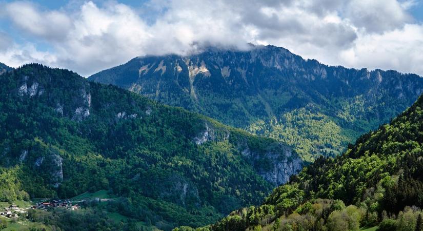 Megtalálták a tavaly nyáron eltűnt két éves kisfiú maradványait a francia Alpokban