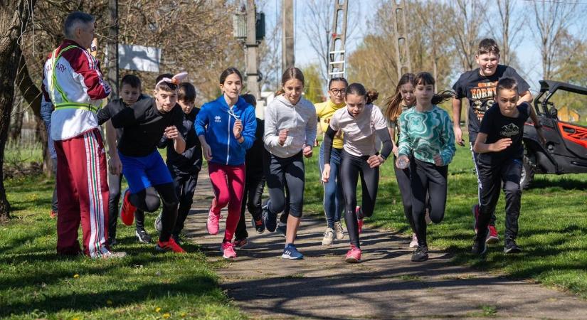 Megmozdult Tiszafüred: sokan felhúzták a nyúlcipőt az első Nyuszi Trapp futóversenyen