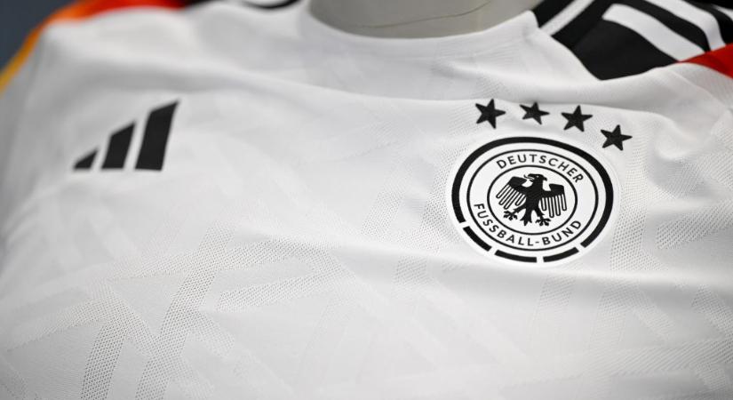 Az Adidas nem engedi, hogy a német fociválogatott mezét testreszabva rendeljék a szurkolók