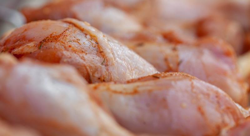 Többtételnyi szalmonellával fertőzött csirkehúst vont ki a forgalomból a fogyasztóvédelem