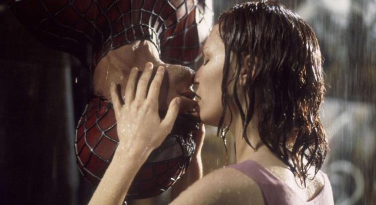 Kínszenvedés volt leforgatni a Pókember film ikonikus, esős csókjelenetét