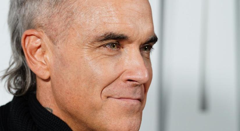 Robbie Williams azt mondja, visszajárnak hozzá az ufók: „A hírnevem miatt kell nekem látnom őket”