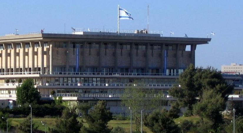 Elfogadta az izraeli parlament a külföldi televíziós csatornák betiltását engedélyező törvényt