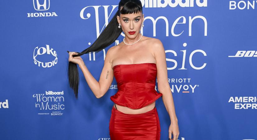 Katy Perry új szintre emelte a pucérruha fogalmát