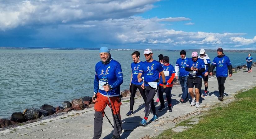 Nemes céllal teljesítette a Balaton Szupermaratont a legszebb kék folt