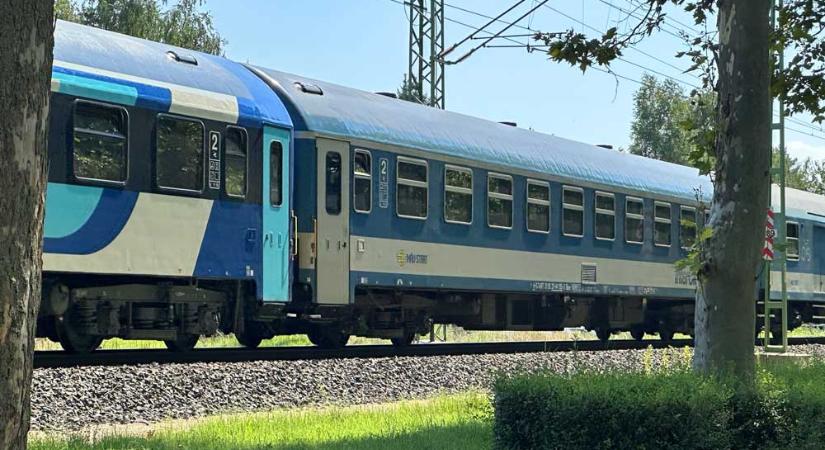 Elütött egy embert a vonat a Balatonnál, tegnap egy motorost gázolt halálra egy szerelvény