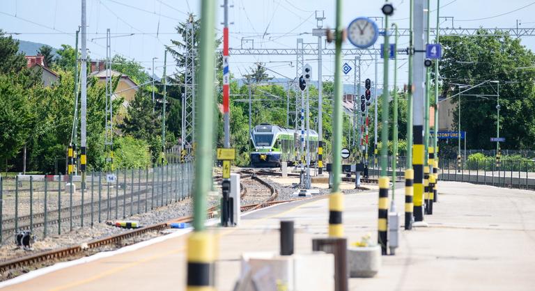 Balatonfürednél gázolt a vonat, késések várhatók