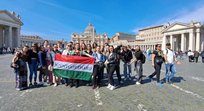 A Szombathelyi Egyházmegye anyagi támogatásával utazhattak Rómába a szentgotthárdi diákok