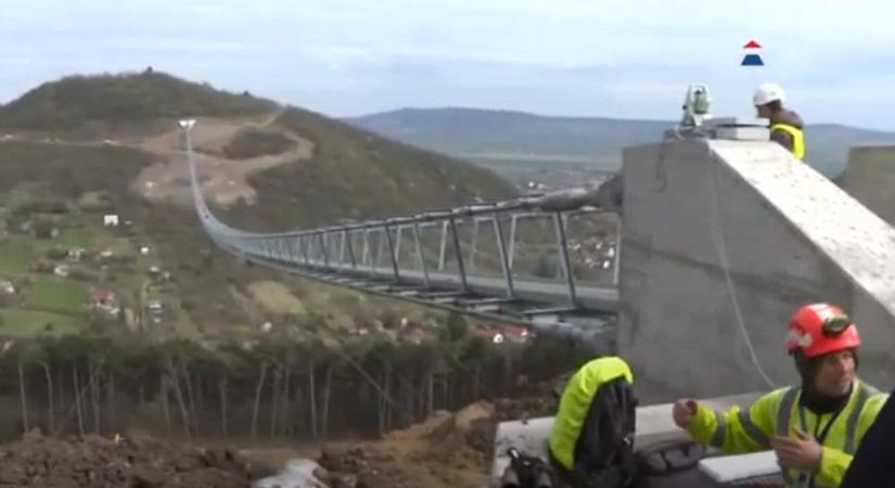Zemplén világrekordot jelentő hídja túl a próbaterhelésen