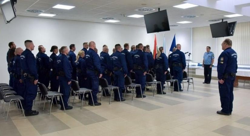 Újabb rendőri kontingens indul Szerbiába megvédeni a határt