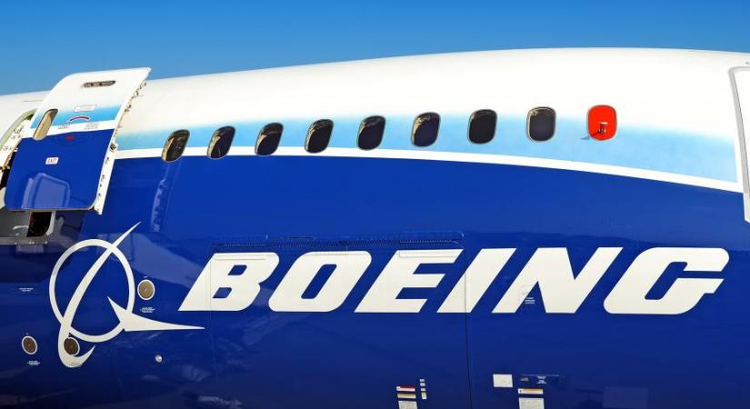 Kettétört egy Boeing a leszállás után